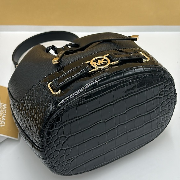 MICHAEL KORS 
Reed Medium Pebbled Leather Belted Bucket Messenger Satchel Crossb - Picture 9 of 14